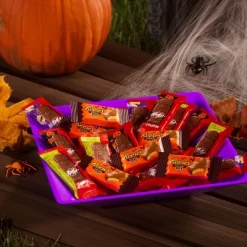 Reese's And Kit Kat Milk Chocolate Halloween Pumpkin Candy Shapes - 18.44oz/30pc -Halloween Costume Store GUEST 57285fef f95c 4710 ae2c 1e5d203e37fa