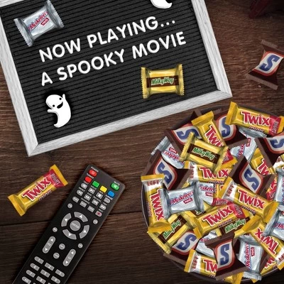 Mars - Twix, Snickers, Milky Way, 3 Musketeers Bulk Halloween Candy Variety Bag - 30.63oz/110ct 6 Mars - Twix, Snickers, Milky Way, 3 Musketeers Bulk Halloween Candy Variety Bag - 30.63oz/110ct - Image 6