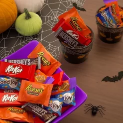 HERSHEY'S Chocolate Assorted Halloween Candy Snack Size - 21.8oz/40pc 10 HERSHEY'S Chocolate Assorted Halloween Candy Snack Size - 21.8oz/40pc -Halloween Costume Store GUEST 83e8e2e7 2ea1 4ac5 b724 9ab2facfd13b