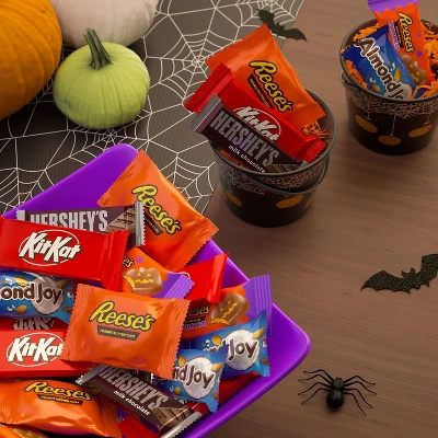 HERSHEY'S Chocolate Assorted Halloween Candy Snack Size - 21.8oz/40pc 5 HERSHEY'S Chocolate Assorted Halloween Candy Snack Size - 21.8oz/40pc - Image 5