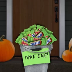 Mars Snickers, Twix Halloween Ghoulish Green Chocolate Candy Fun Size Assortment - 20.13oz/35ct 12 Mars Snickers, Twix Halloween Ghoulish Green Chocolate Candy Fun Size Assortment - 20.13oz/35ct -Halloween Costume Store GUEST c34155e3 b4fb 471c 955f f68251849112